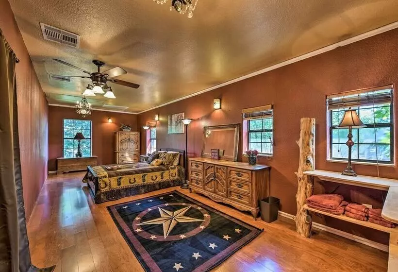 Spacious Conroe Home W/ Foosball & Pool Table!