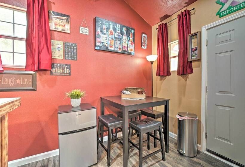 Spacious Conroe Home W/ Foosball & Pool Table!