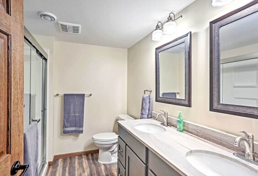 Spacious Luxury Cabin W/deck & Dock On Bone Lake