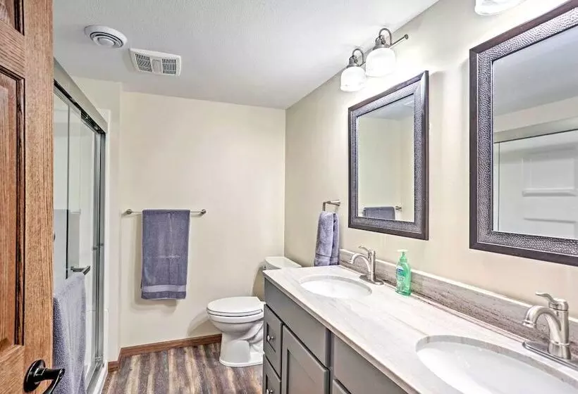 Spacious Luxury Cabin W/deck & Dock On Bone Lake