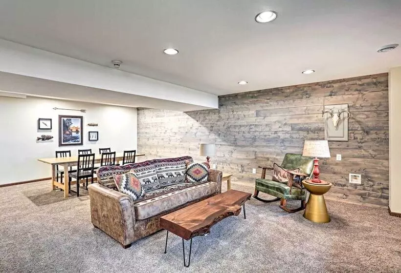 Spacious Luxury Cabin W/deck & Dock On Bone Lake