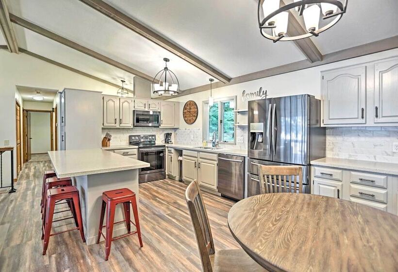 Spacious Luxury Cabin W/deck & Dock On Bone Lake