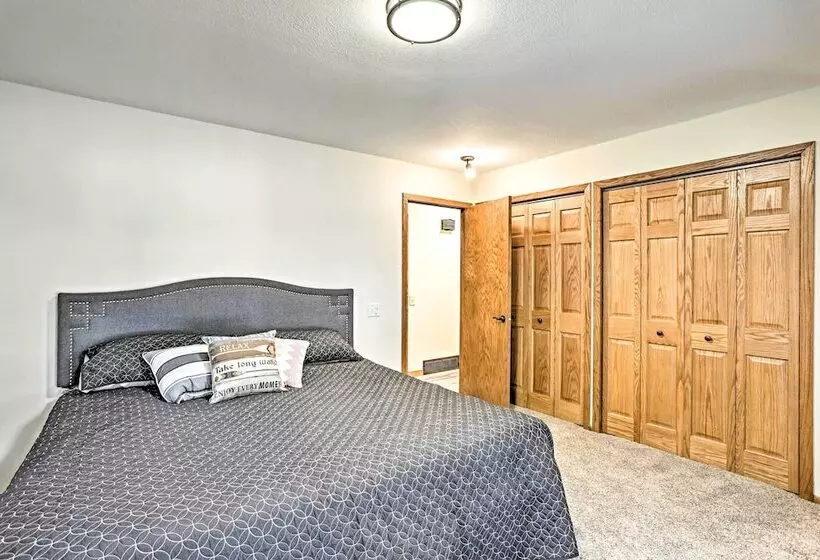 Spacious Luxury Cabin W/deck & Dock On Bone Lake