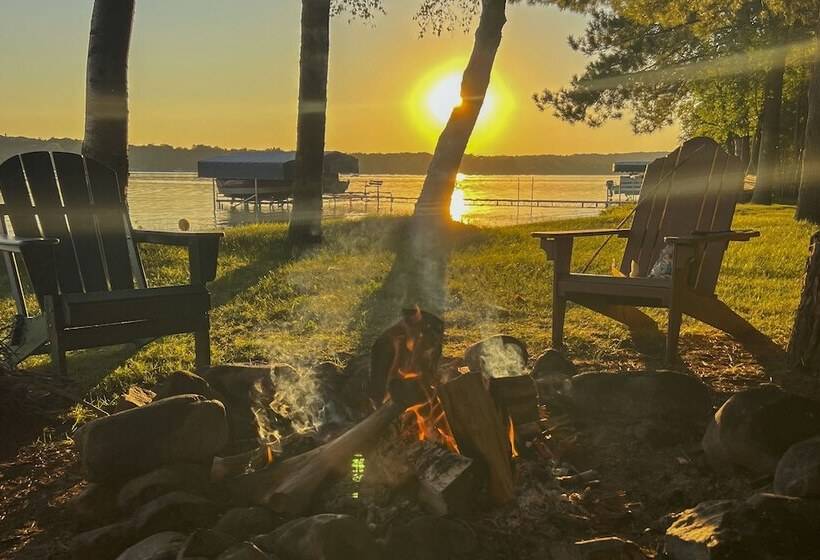 Spacious Luxury Cabin W/deck & Dock On Bone Lake