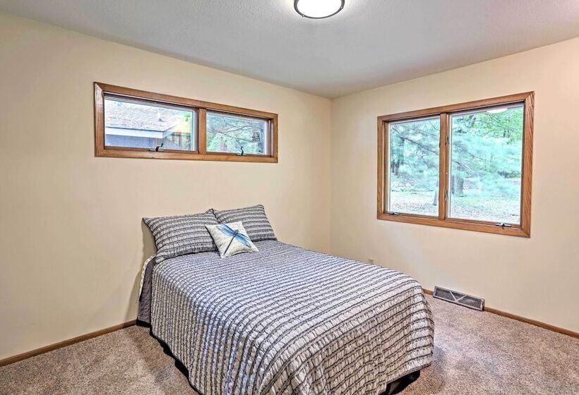 Spacious Luxury Cabin W/deck & Dock On Bone Lake