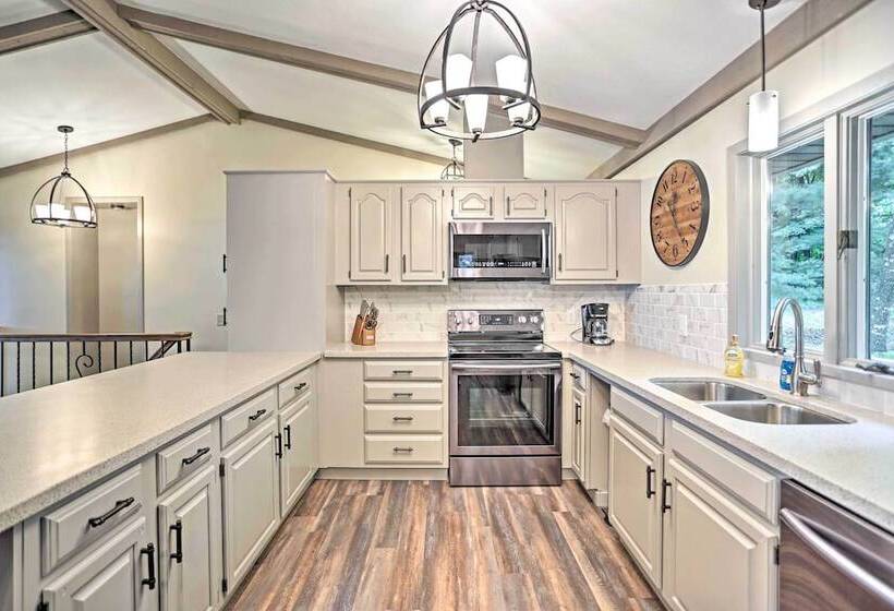 Spacious Luxury Cabin W/deck & Dock On Bone Lake