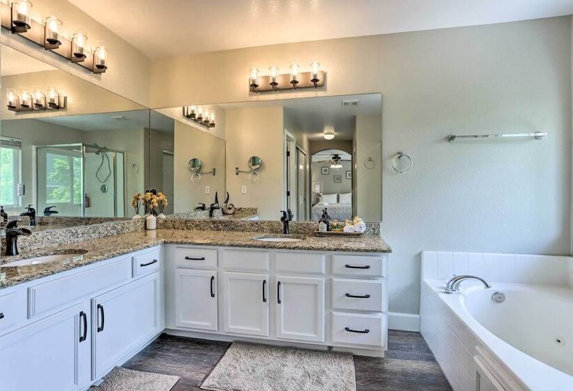 Easy Access To Dtwn Denver: Spacious Thornton Home