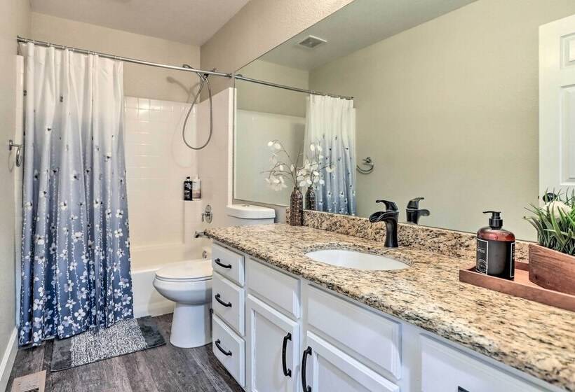 Easy Access To Dtwn Denver: Spacious Thornton Home