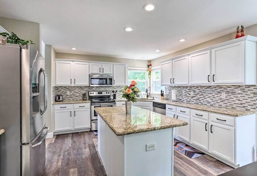 Easy Access To Dtwn Denver: Spacious Thornton Home