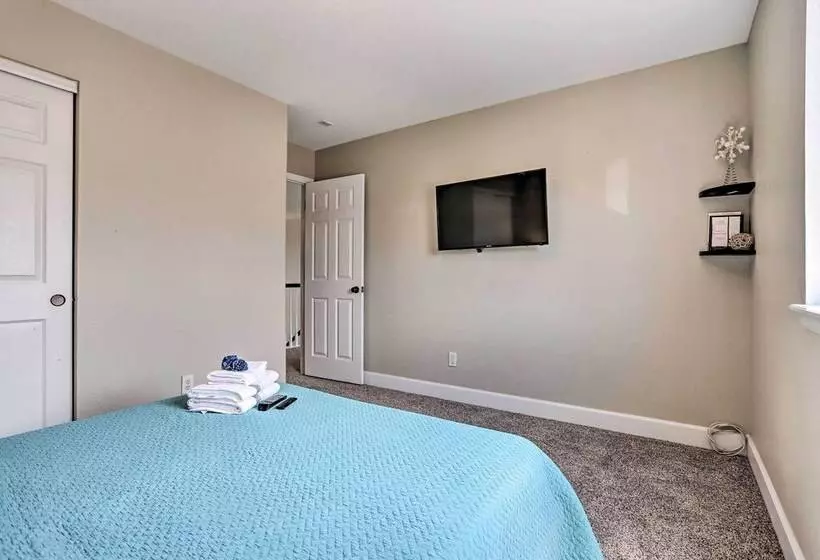 Easy Access To Dtwn Denver: Spacious Thornton Home