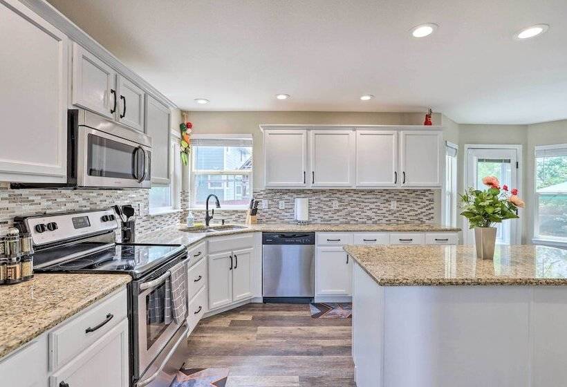 Easy Access To Dtwn Denver: Spacious Thornton Home