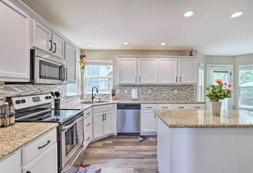 Easy Access To Dtwn Denver: Spacious Thornton Home