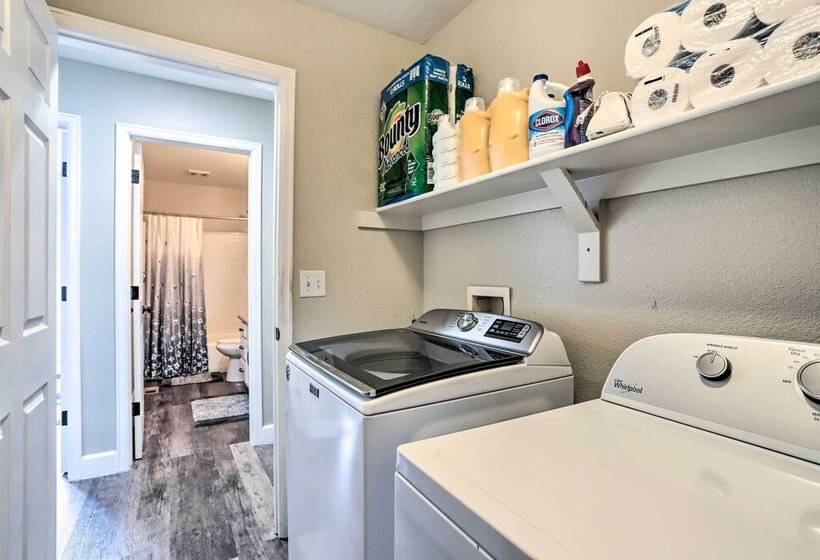 Easy Access To Dtwn Denver: Spacious Thornton Home