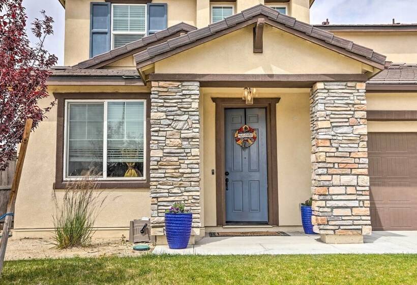 Sparks Home W/ Air Racing Decor + Hot Tub!