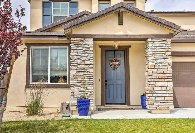 Sparks Home W/ Air Racing Decor + Hot Tub!