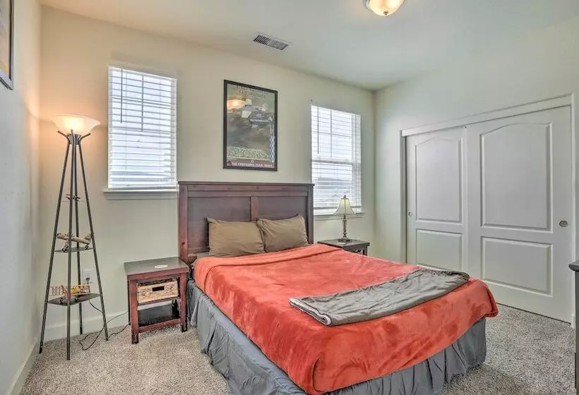 Sparks Home W/ Air Racing Decor + Hot Tub!