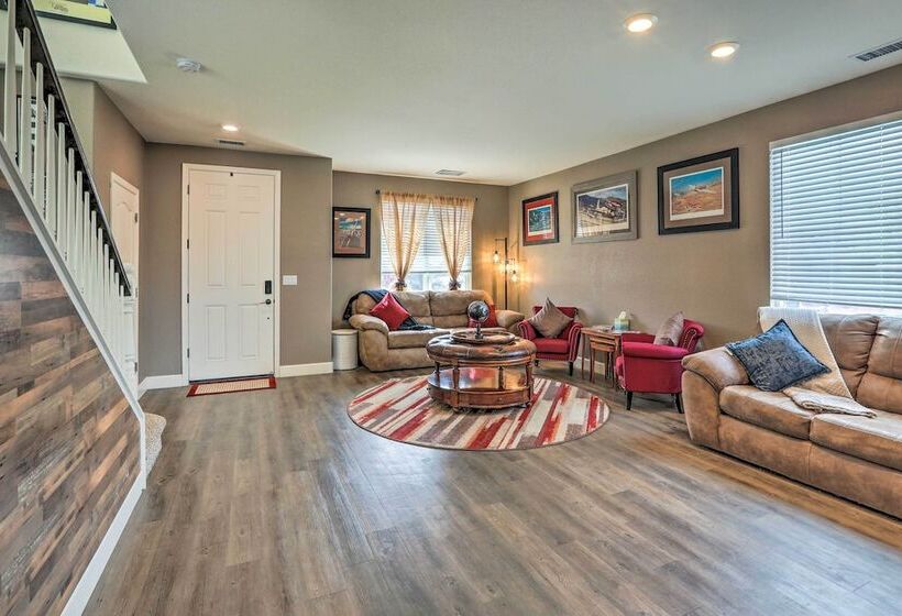 Sparks Home W/ Air Racing Decor + Hot Tub!