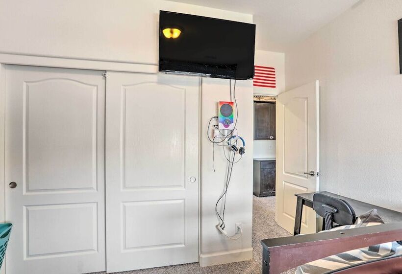 Sparks Home W/ Air Racing Decor + Hot Tub!