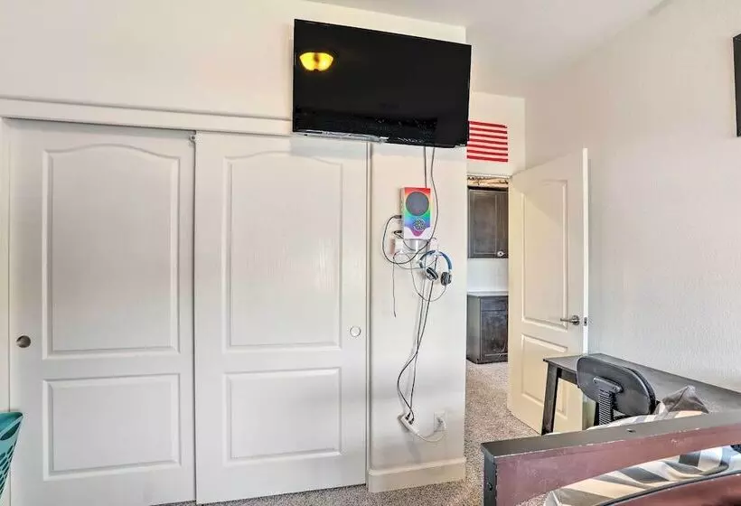 Sparks Home W/ Air Racing Decor + Hot Tub!