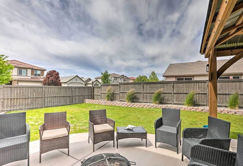 Sparks Home W/ Air Racing Decor + Hot Tub!