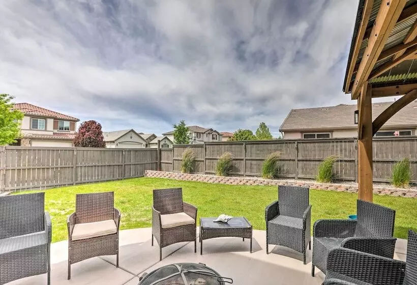 Sparks Home W/ Air Racing Decor + Hot Tub!