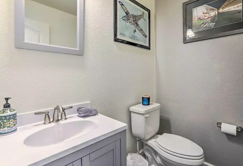 Sparks Home W/ Air Racing Decor + Hot Tub!