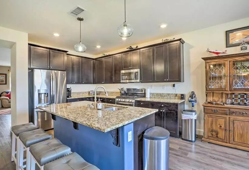 Sparks Home W/ Air Racing Decor + Hot Tub!