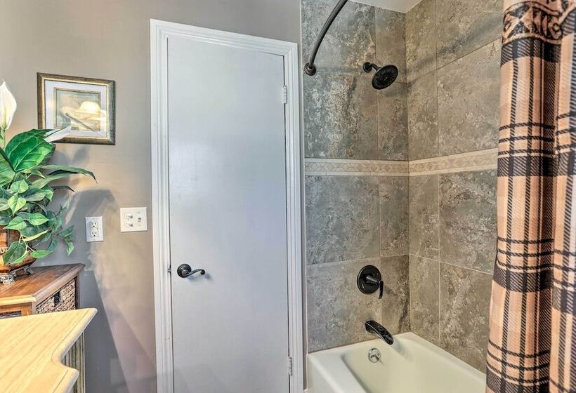 Tree Lined Lake Arrowhead Cabin, Near Trails!