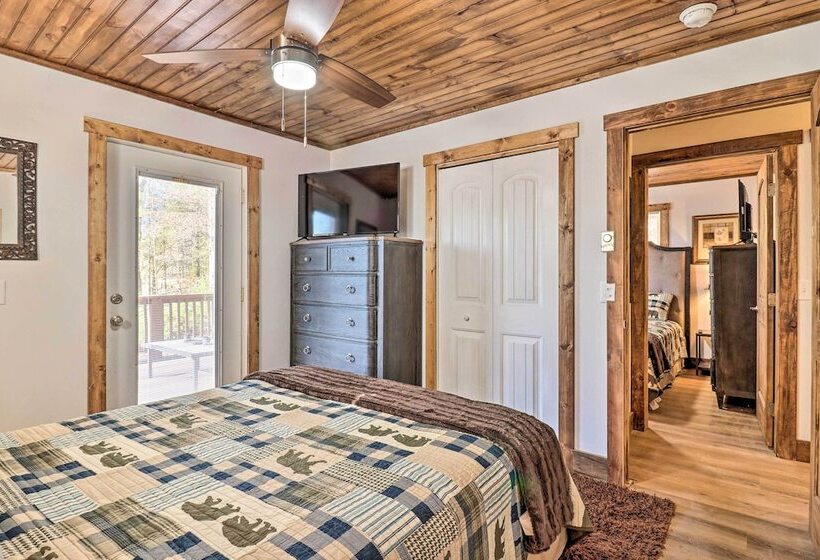 Treetop Sanctuary W/ Long Range Mountain View