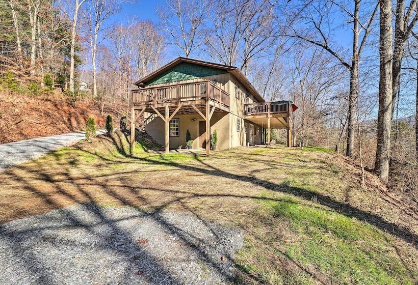 Treetop Sanctuary W/ Long Range Mountain View