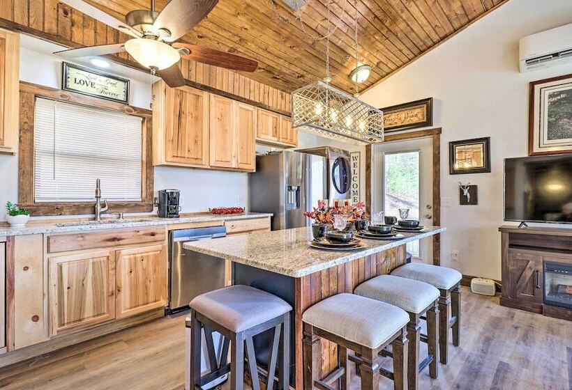 Treetop Sanctuary W/ Long Range Mountain View