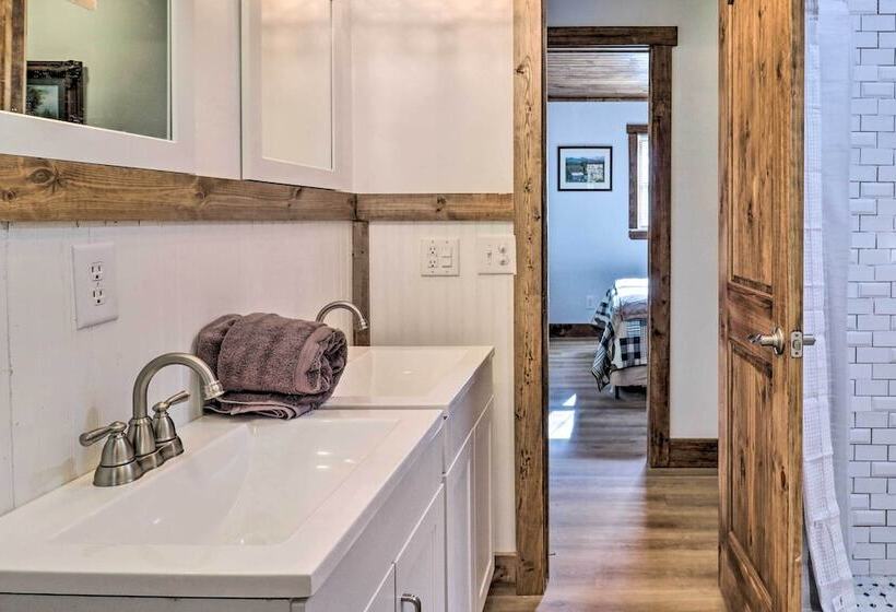 Treetop Sanctuary W/ Long Range Mountain View