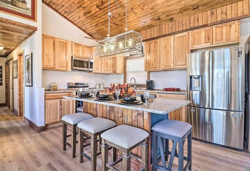 Treetop Sanctuary W/ Long Range Mountain View