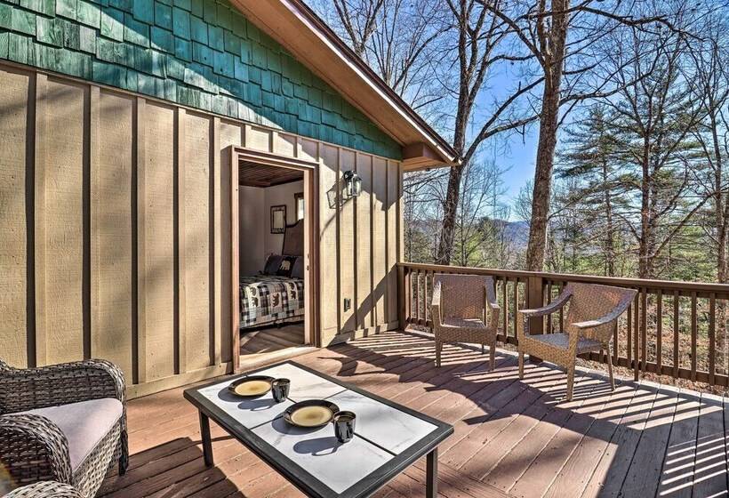 Treetop Sanctuary W/ Long Range Mountain View