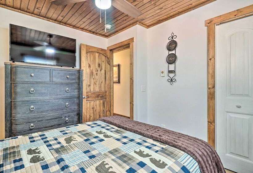 Treetop Sanctuary W/ Long Range Mountain View