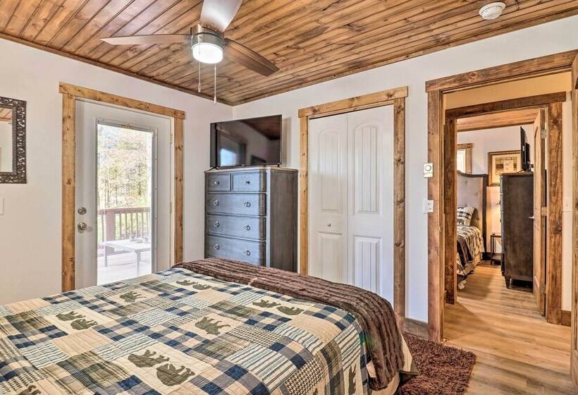 Treetop Sanctuary W/ Long Range Mountain View