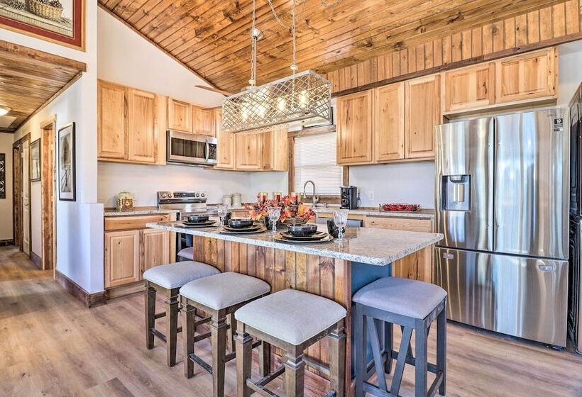 Treetop Sanctuary W/ Long Range Mountain View