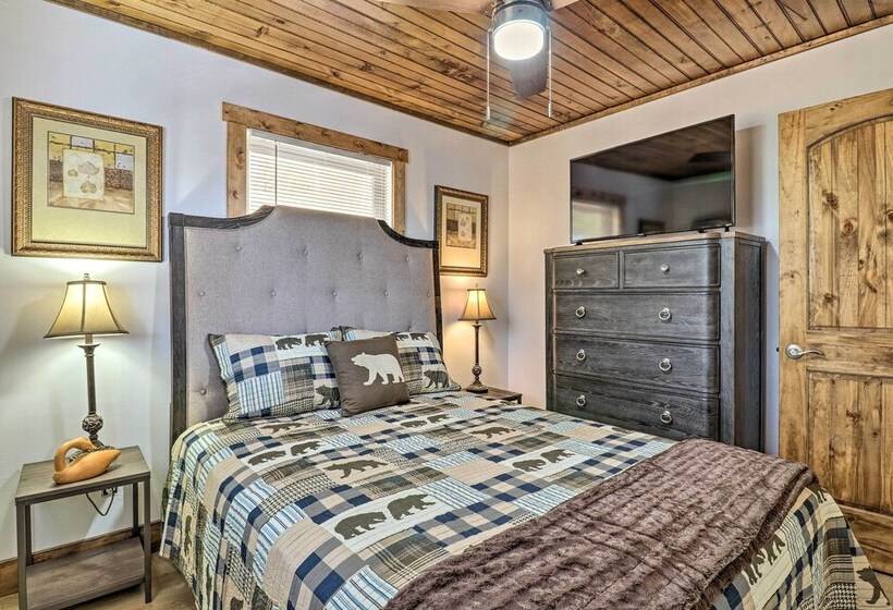 Treetop Sanctuary W/ Long Range Mountain View