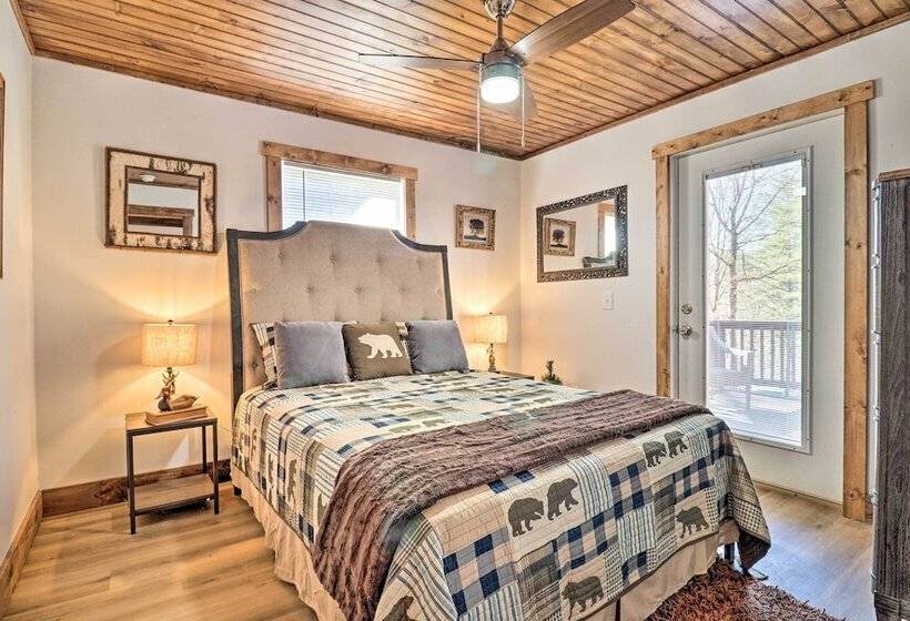 Treetop Sanctuary W/ Long Range Mountain View