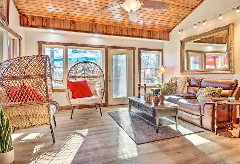 Treetop Sanctuary W/ Long Range Mountain View