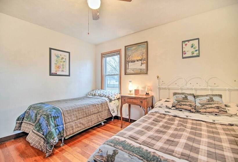 Twin Lakes Home Walk To Lake Elizabeth!