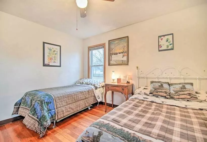 Twin Lakes Home   Walk To Lake Elizabeth!