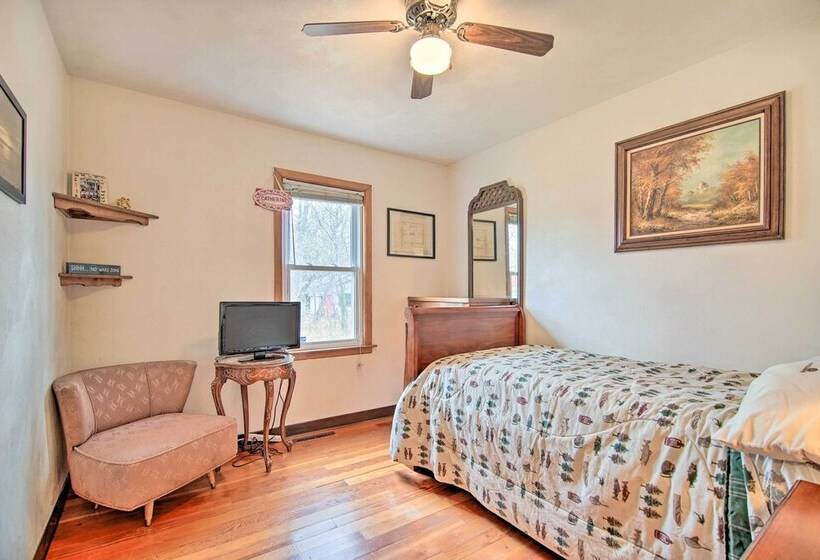 Twin Lakes Home Walk To Lake Elizabeth!