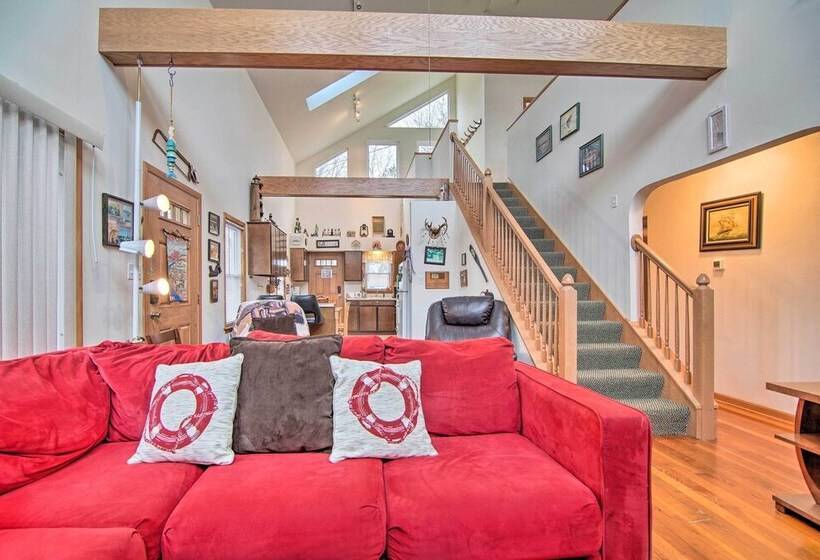 Twin Lakes Home Walk To Lake Elizabeth!