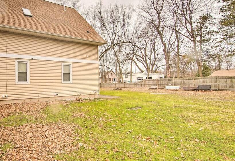 Twin Lakes Home Walk To Lake Elizabeth!