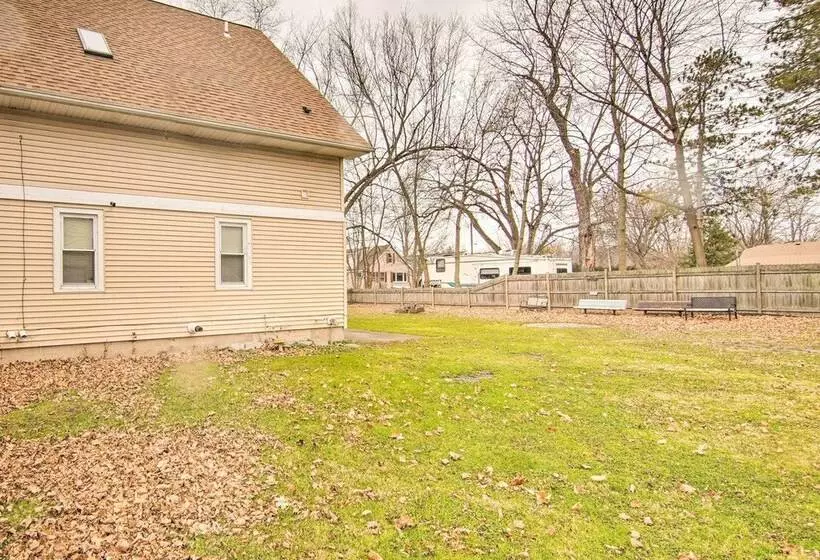 Twin Lakes Home   Walk To Lake Elizabeth!