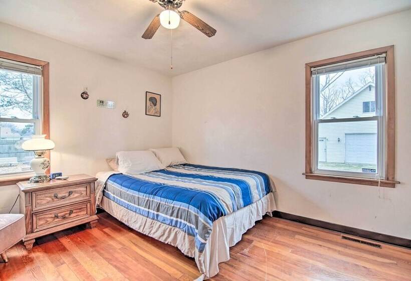 Twin Lakes Home Walk To Lake Elizabeth!