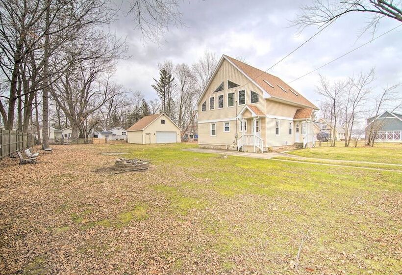 Twin Lakes Home Walk To Lake Elizabeth!