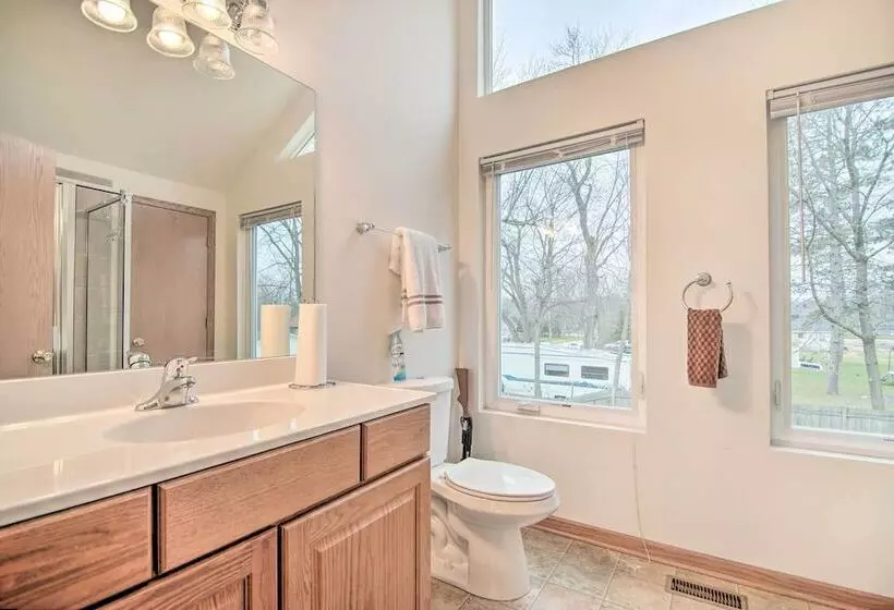 Twin Lakes Home   Walk To Lake Elizabeth!