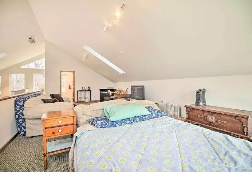 Twin Lakes Home   Walk To Lake Elizabeth!